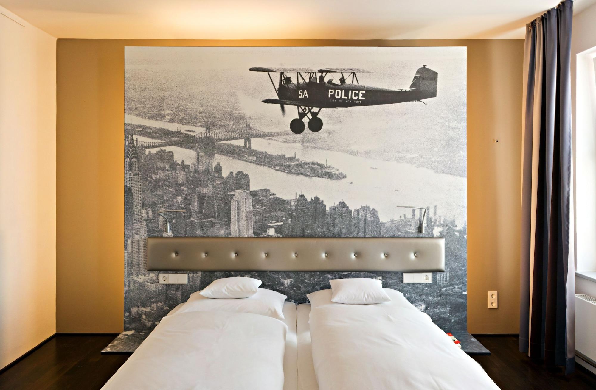 V8 Hotel Classic Motorworld Region Stuttgart Бьоблинген Екстериор снимка