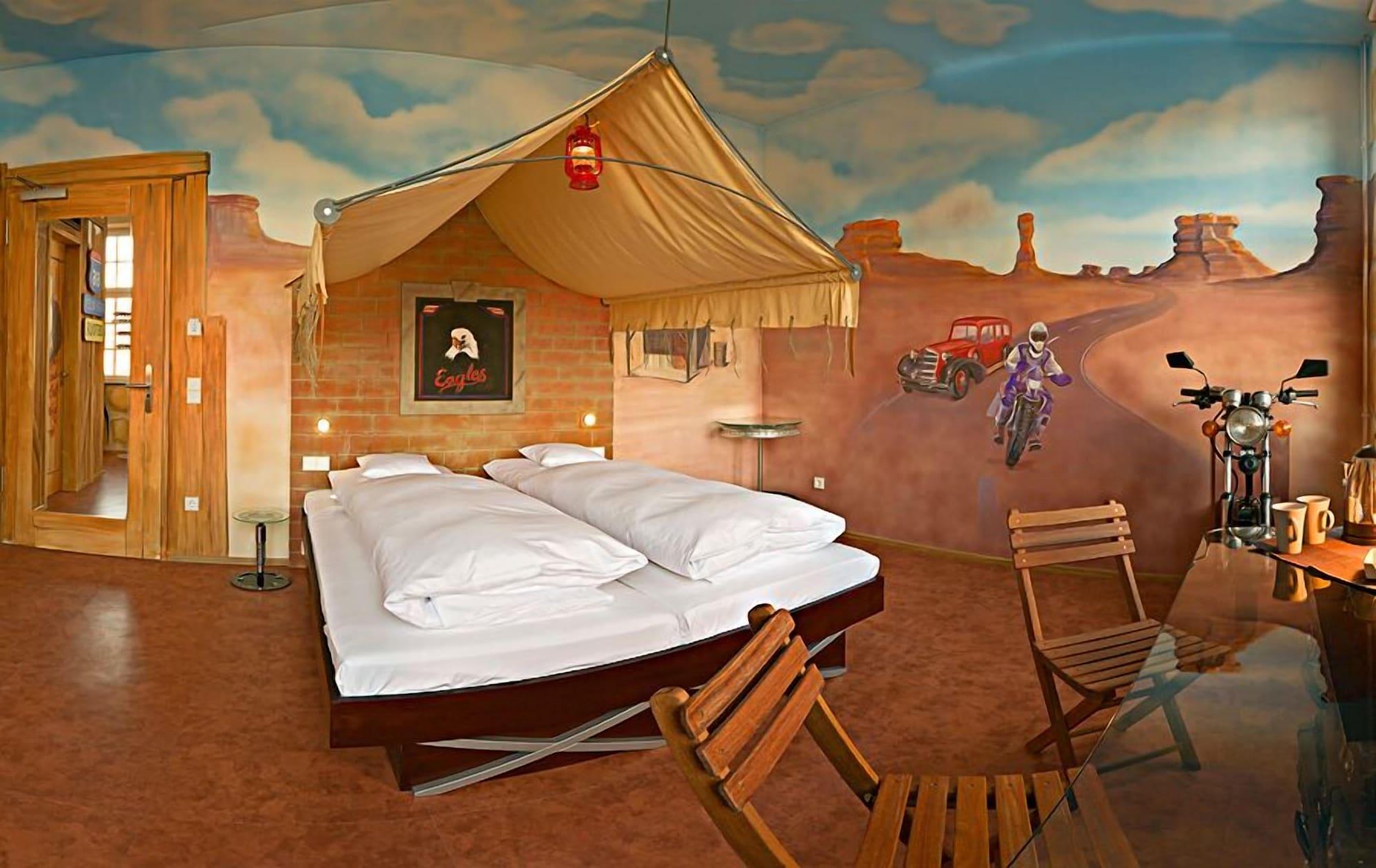 V8 Hotel Classic Motorworld Region Stuttgart Бьоблинген Екстериор снимка