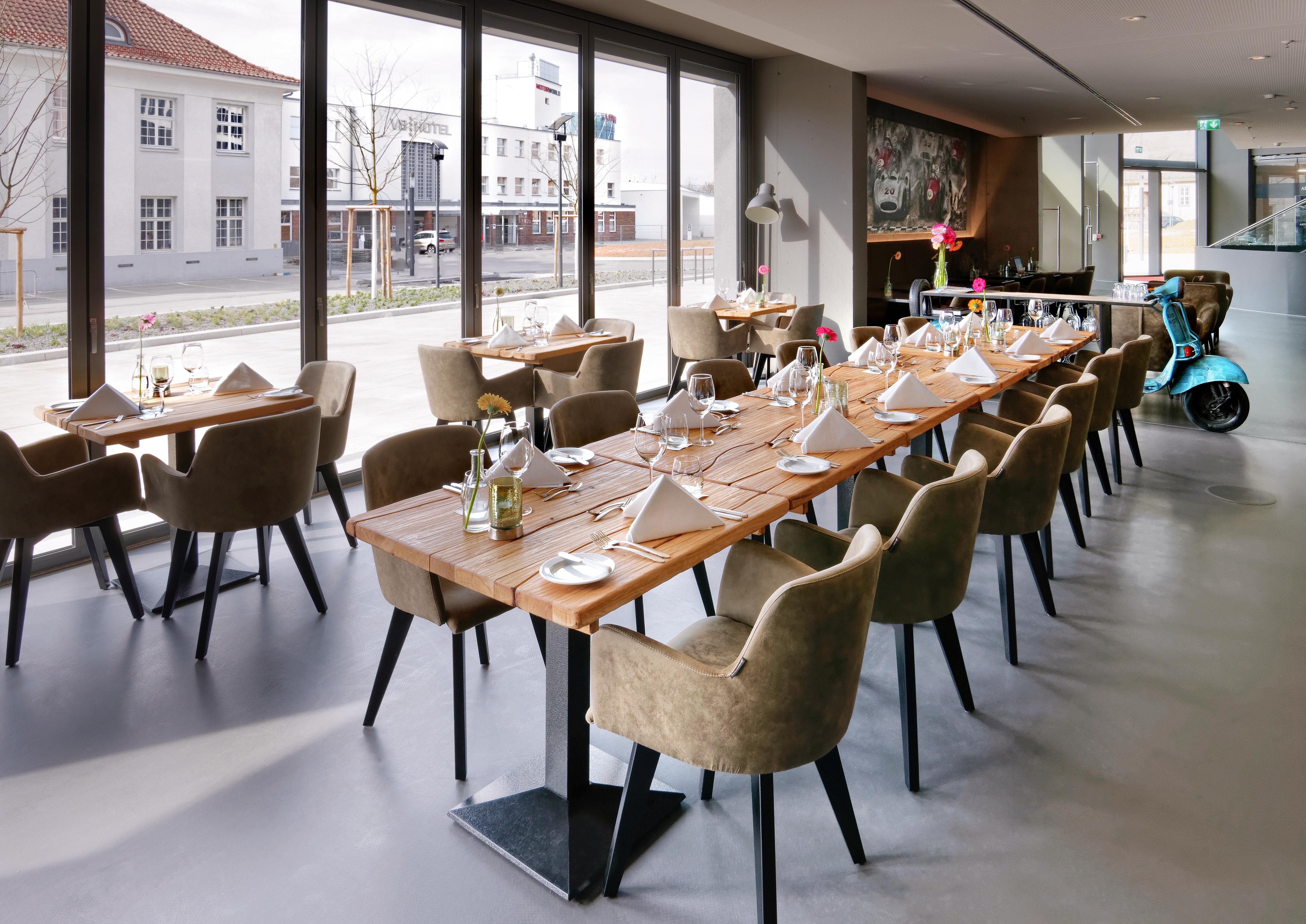V8 Hotel Classic Motorworld Region Stuttgart Бьоблинген Екстериор снимка