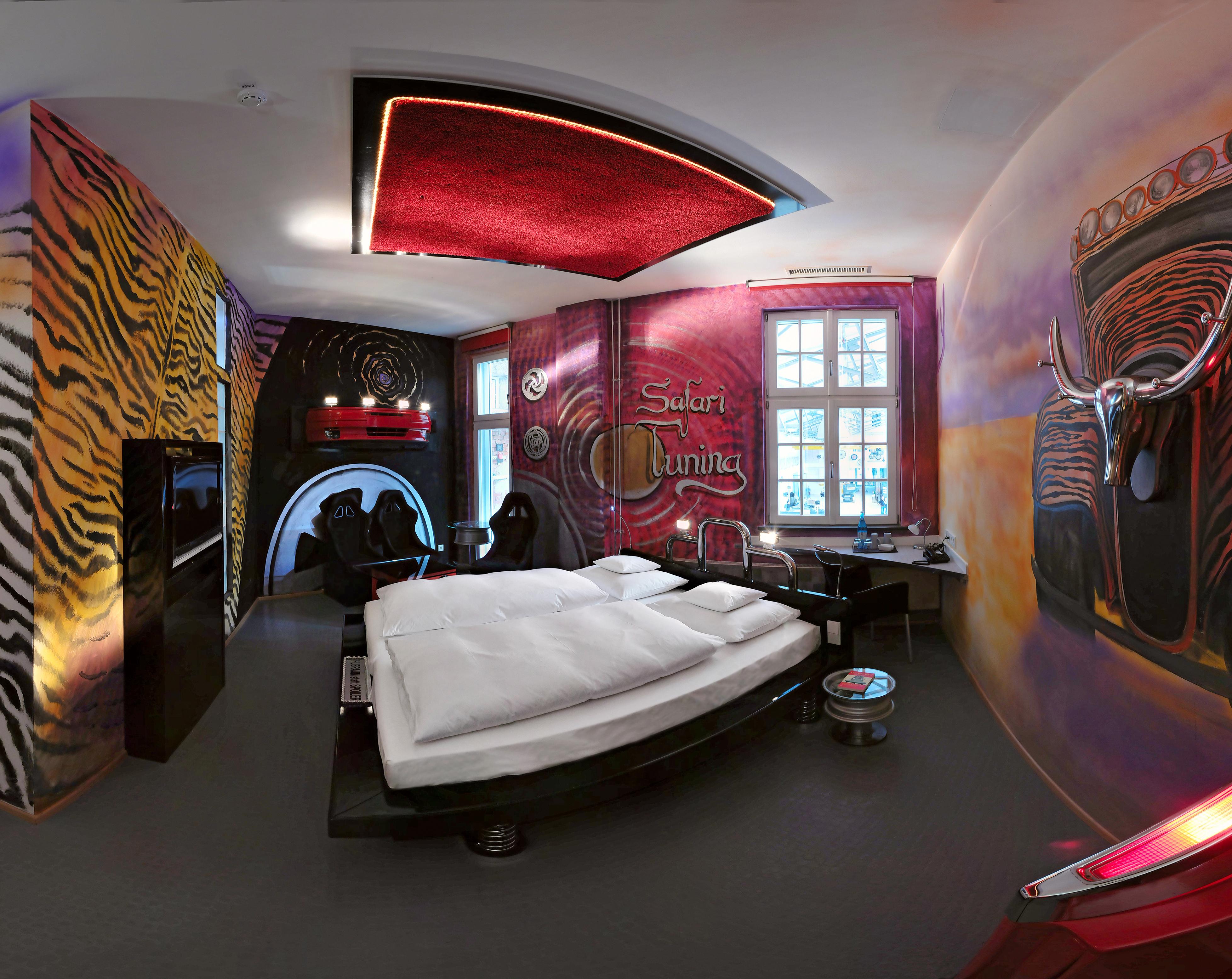 V8 Hotel Classic Motorworld Region Stuttgart Бьоблинген Екстериор снимка